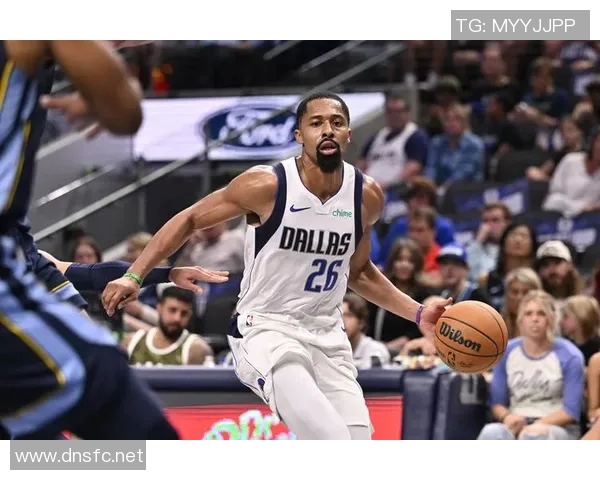 开拓者vs独行侠裁判报告：乐福关键球自己脱手，误判布威犯规